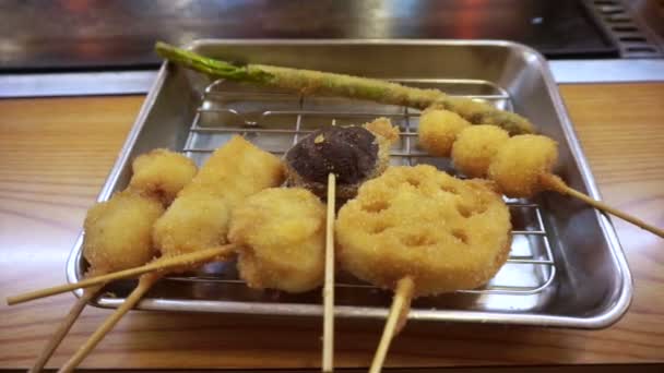 Prato japonês de carne frita profunda — Vídeo de Stock