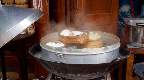 热蒸 dimsums 和饺子 — 图库照片