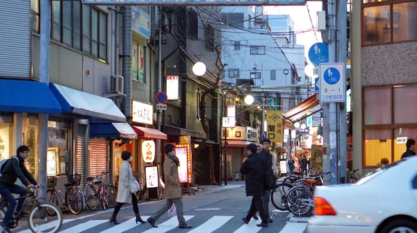 Japanese people walking home — Stock Photo, Image