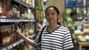 Sos süpermarkette arıyorum Asianwoman