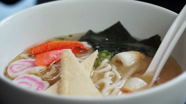 Japanese noodle miso soup — Stock Video