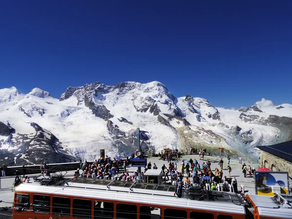 Ville verte touristique et train électrique — Photo