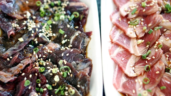 Raw beef slices for barbecue or yakiniku — Zdjęcie stockowe