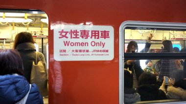 kadın sadece Japonya'da tren