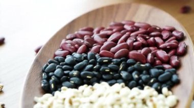 kırmızı siyah ve projenin gözyaşı çok tahıl protein yiyecek kuru fasulye