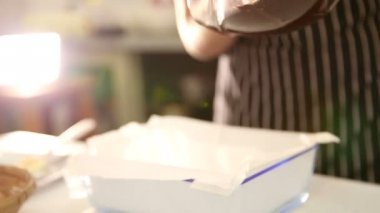 Çikolatalı browni kek yapmak. Çikolata Erime dökme