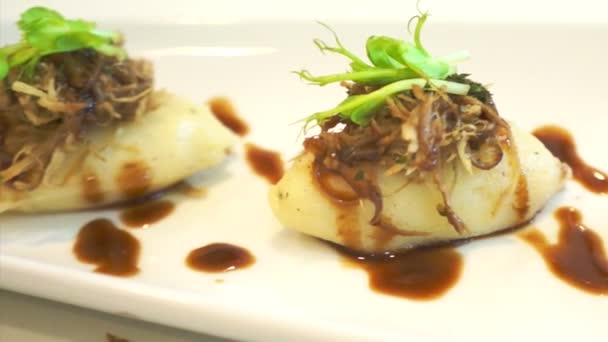 Shredded duck with mashed potatoes course meal dish — Stock Video