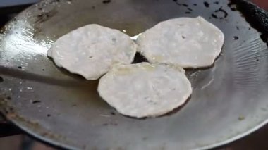 Video Hint yapımı gözleme, Roti ekmek sıcak tava, yağ ve tereyağı ile