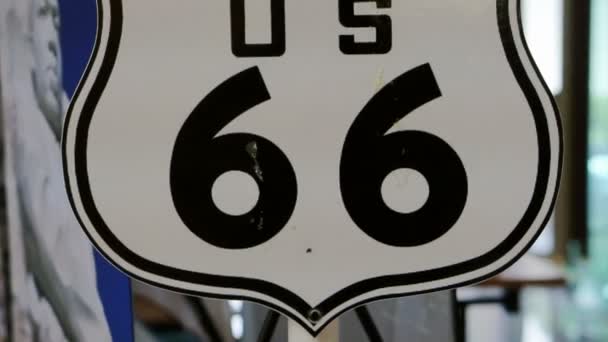 Video Route 66 Segnaletica autostradale USA California. Strada famosa in Stati Uniti — Video Stock