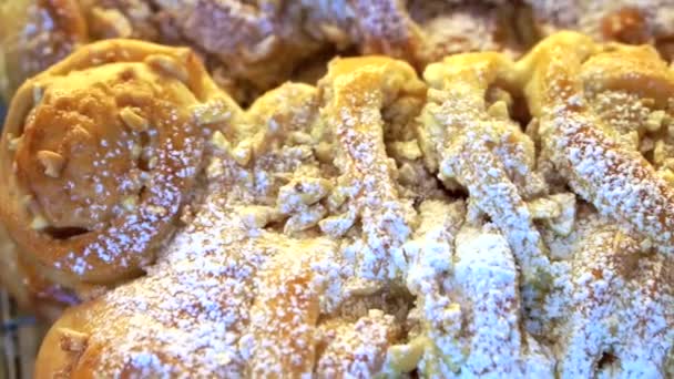 Crosta di pane appena sfornato con glassa — Video Stock