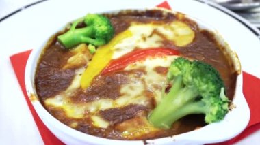 Pişmiş sebze vejetaryen yemek köri tabağı