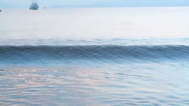 Calm sea and roll of wave to beach — Stock Video