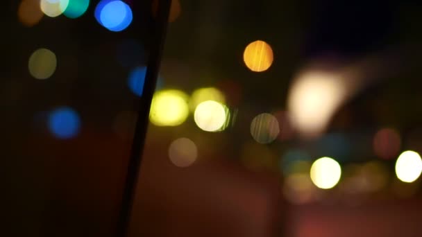 Святковий фон боке барвистого освітлення, що відображає на дзеркалі — стокове відео