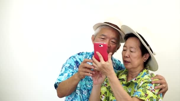Asian senior tourist couple taking a selfie on holiday vacation — Stock Video