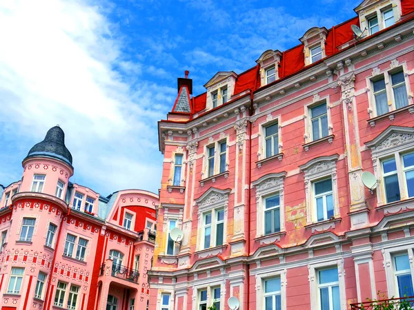 Smukke farverige arkitekturer af Karlovy Vary i Tjekkiet - Stock-foto
