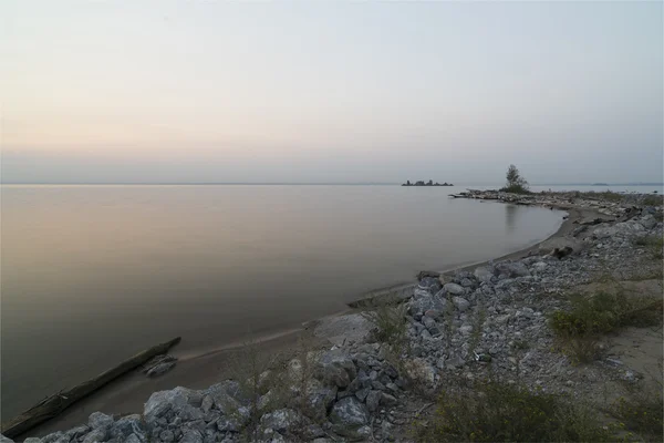 Abendlandschaft am Fluss — Stockfoto