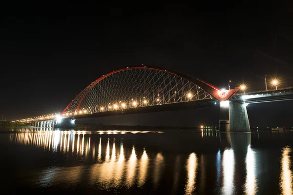 Bugrinsky 大桥夜景 — 图库照片