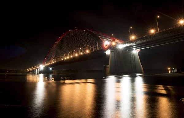 Bugrinsky brug bij nacht — Stockfoto