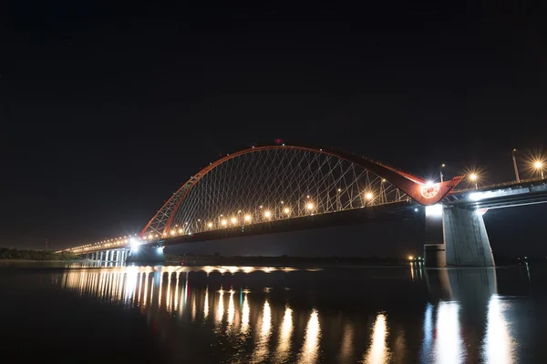 Bugrinsky brug bij nacht — Stockfoto