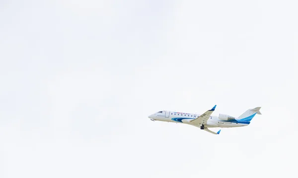 Bombardier Crj na obloze — Stock fotografie