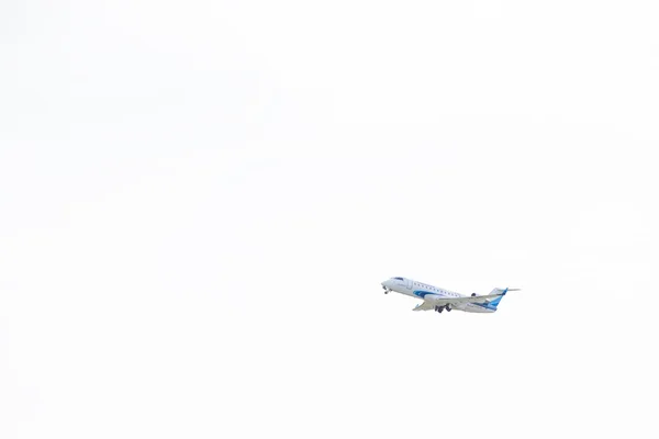 Bombardier Crj-200 na obloze — Stock fotografie