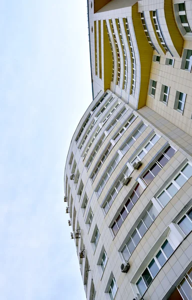 Fassade eines modernen Hochhauses — Stockfoto