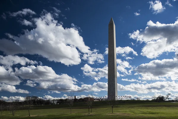 Monumento a Washington a la luz del día —  Fotos de Stock