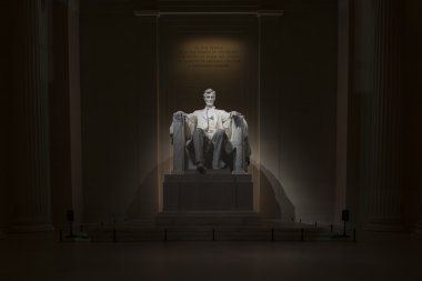 Geceleri Lincoln Anıtı