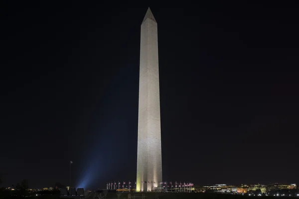 Washingtonův monument v noci — Stock fotografie
