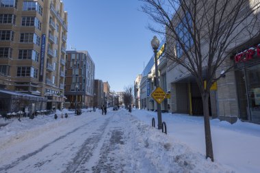 Evler ve sokaklar kar kaplı 