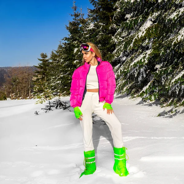 Retrato Inverno Mulher Jovem Modelo Moda Inverno Com Traje Esqui — Fotografia de Stock