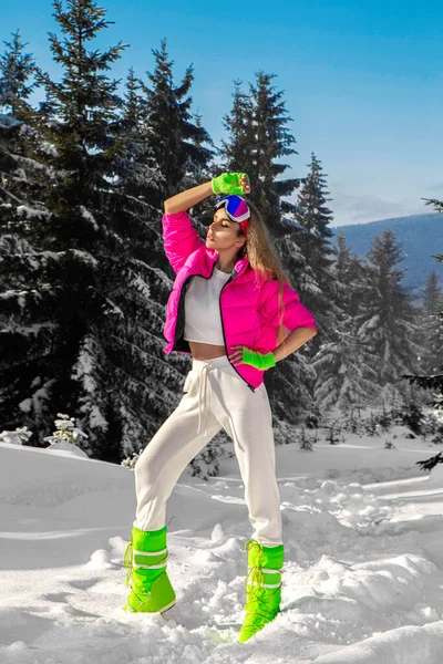 Retrato Invierno Mujer Joven Modelo Moda Invierno Con Traje Esquí — Foto de Stock