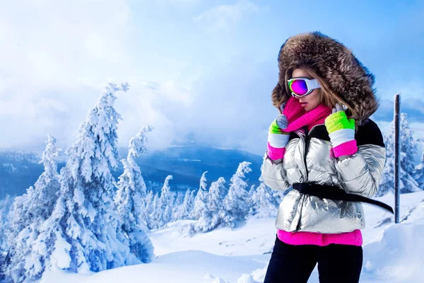 Retrato Invierno Mujer Joven Modelo Moda Invierno Con Traje Esquí — Foto de Stock