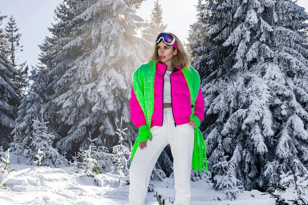 Retrato Inverno Mulher Jovem Modelo Moda Inverno Com Roupa Inverno — Fotografia de Stock