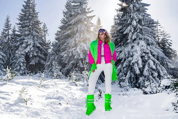 Retrato Invierno Mujer Joven Modelo Moda Invierno Con Traje Esquí —  Fotos de Stock