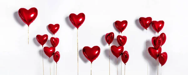 Conjunto Balões Bando Balões Folha Forma Coração Cor Vermelha Isolados — Fotografia de Stock