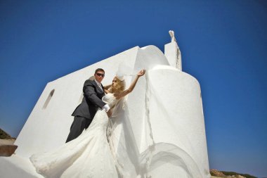 Santorini, Yunanistan 'ın en romantik adasında genç çift balayı