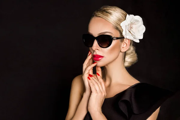 Makeup Fashion Portrait Beautiful Elegant Woman Perfect Makeup Sunglasses Red — Stock Photo, Image