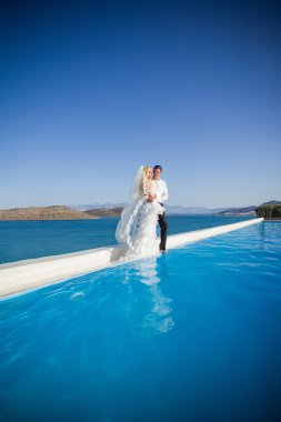 Yakışıklı adam güzel Yunan yatay olarak ilgili güzel kadın güzel genç Çift