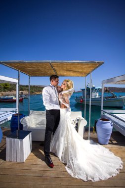 Yakışıklı adam güzel Yunan yatay olarak ilgili güzel kadın güzel genç Çift