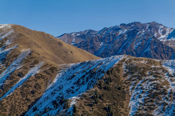 Csodálatos Napsütéses Nap Tian Shan Hegyen Alamty Város Közelében Kazahsztánban — Stock Fotó