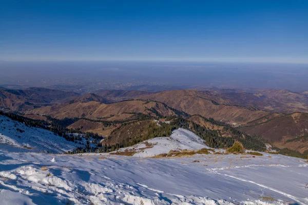 Erstaunlich Guter Sonniger Tag Tian Shan Gebirge Nahe Der Stadt — Stockfoto