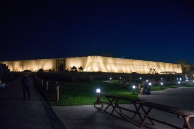 Şehir mimarisinin gece görüşü, seyahat kavramı 