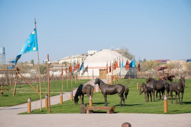 Şehir mimarisinin gündüz görüşü, seyahat kavramı 