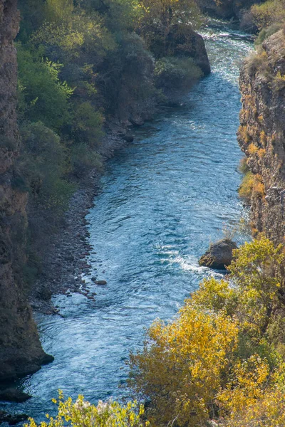 Pohled Horskou Řeku Podzimní Sezóně Koncept Cestování — Stock fotografie