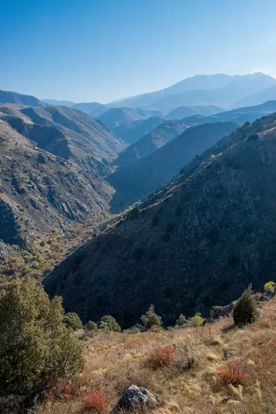 Sonbahar mevsiminde dağların manzarası