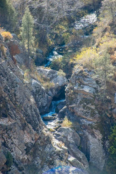 Bella Vista Sul Fiume Montagna — Foto Stock