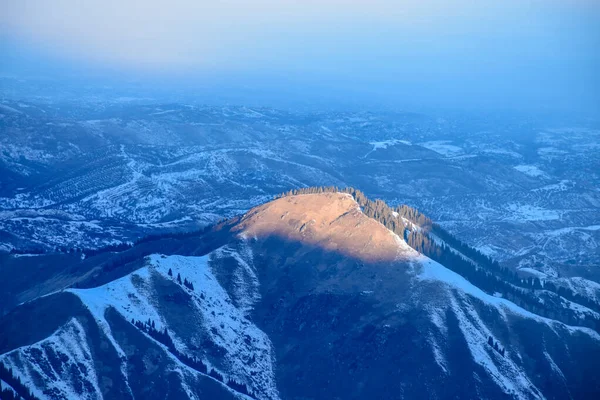 Csodálatos Napsütéses Reggel Tian Shan Hegyen Alamty Város Közelében Kazahsztánban — Stock Fotó