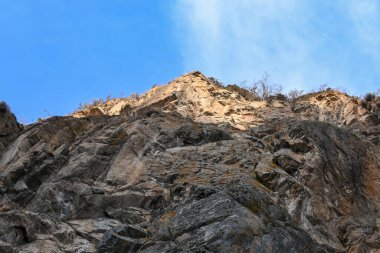 Dağlarda bir kaya yığını
