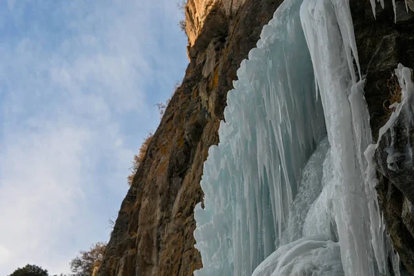 Cachoeira Butakovsky Congelada Montanha Tian Shan Perto Cidade Alamty Cazaquistão — Fotografia de Stock